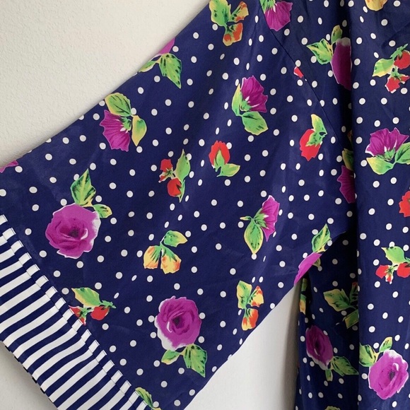 Victoria’s Secret Robe One Size. Fits All - Picture 8 of 8